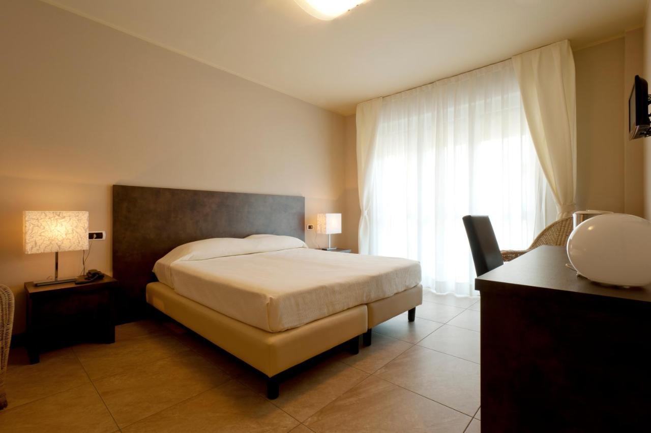 Hotel Kent Milano Marittima Kültér fotó